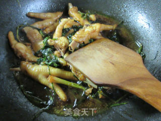 Braised Chicken Feet with Chives recipe