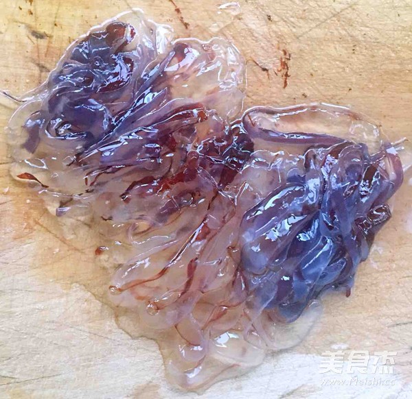Jellyfish in Sesame Sauce Bath recipe