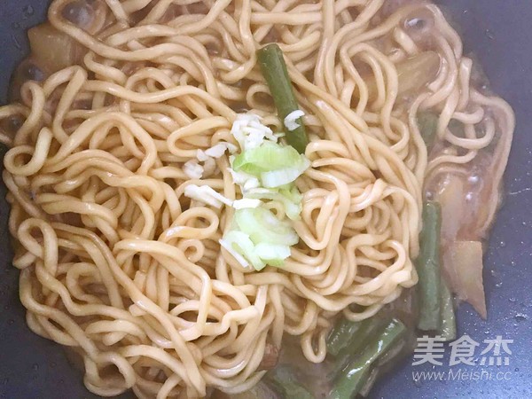 Braised Noodles with Homemade Beans recipe