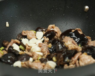 Fried Pork with Fungus recipe
