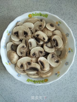 Stir-fried Mushrooms with Red Braised Pork recipe