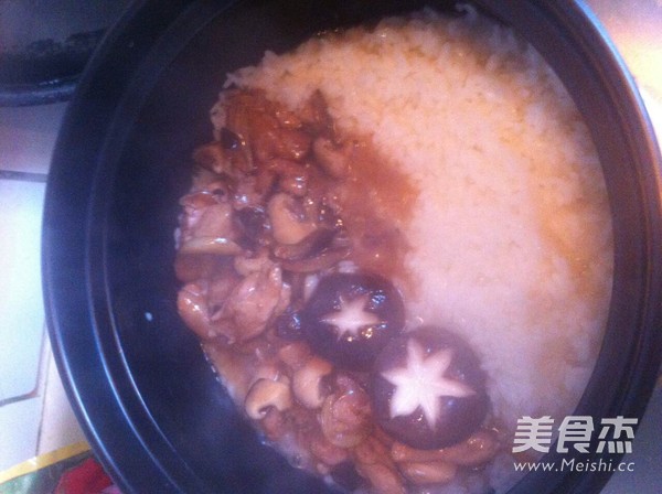 Mushroom Chicken Claypot Rice recipe