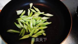 Char-roasted Cashew Nuts and Stir-fried Celery recipe