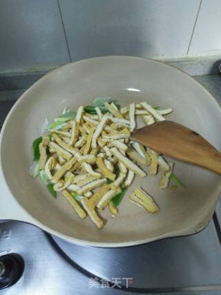 Fried Tofu with Celery recipe