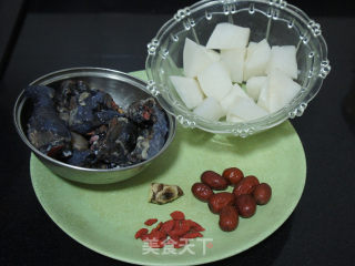 Bamboo Silk Chicken, Red Dates and Radish Soup recipe