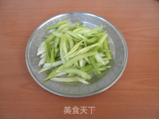 Stir-fried Celery with Yellow Mushrooms recipe