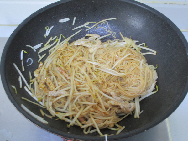 Rice Noodles with Chives and Shredded Pork recipe