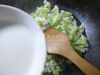 Broad Bean Pork Cauliflower Soup recipe