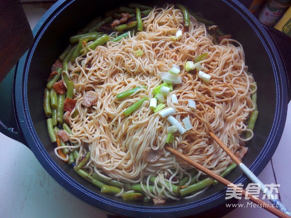 Braised Noodles with Beans recipe