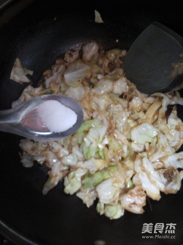Stir-fried Clam Meat with Cabbage recipe