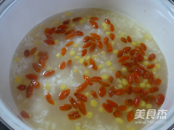 Chinese Wolfberry Corn Flakes and Wine Stuffed Soup recipe