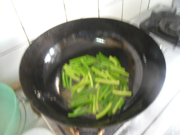 Grilled Yellow Croaker with Garlic Sprouts recipe