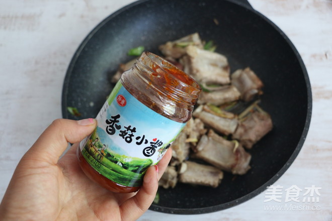 Sauce-flavored Pork Ribs Stewed Rice recipe
