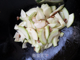 Fried Pork with Zucchini, Apricot and Baoru recipe