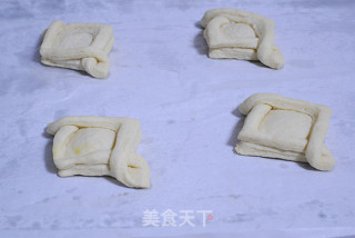 26 Exploded Views of Handmade Strawberry Danish Bread recipe