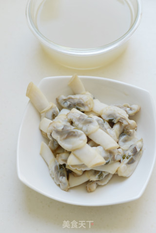 Stir-fried Sea Clam with Leek recipe