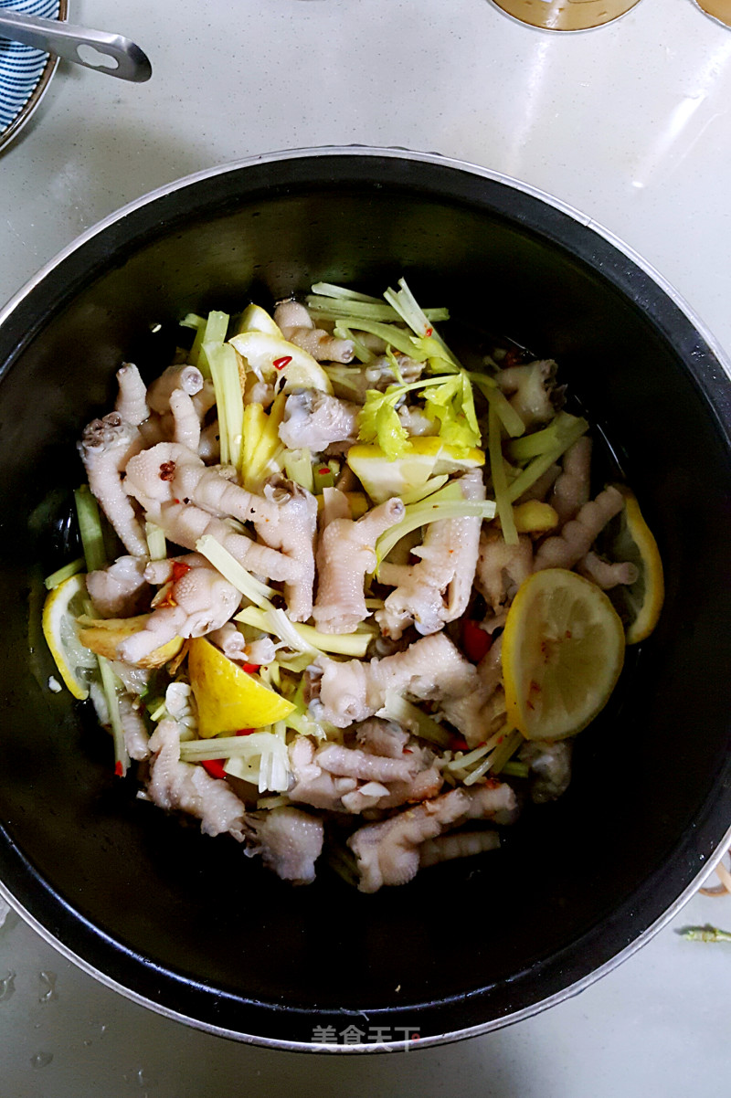 Eating Soaked Chicken Feet that Feel Happy recipe