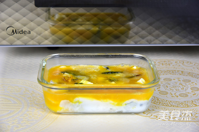 Three-color Eggs (microwave Version) recipe