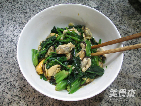 Spinach Mixed with Mussels recipe