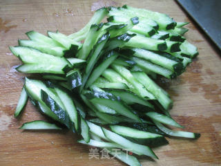 Cucumber Mixed with Mung Bean Sprouts recipe