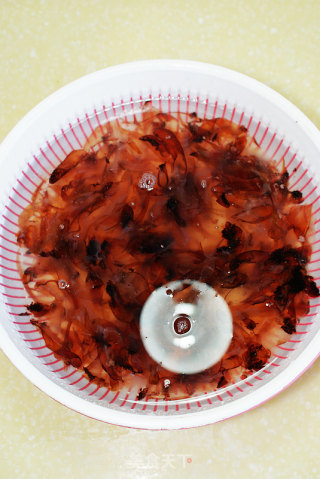 Fresh Jellyfish Soup for Clearing Heat and Detoxifying recipe