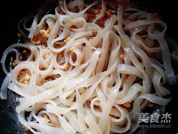 Fried Noodles with Minced Pork recipe