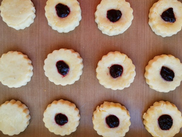 The Taste is Super Good, The Preparation is Super Simple Blueberry Jam Scones (inside recipe