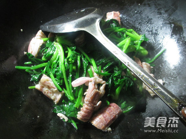 Fried Mantis Shrimp with Spinach recipe