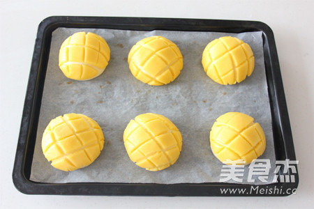 Meringue Pineapple Bread recipe