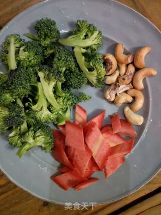 Stir-fried Broccoli with Cashew Nuts recipe