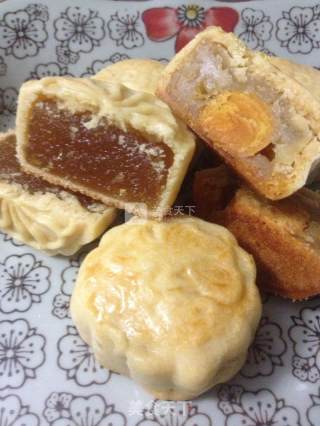 Homemade Mid-autumn Mooncakes recipe