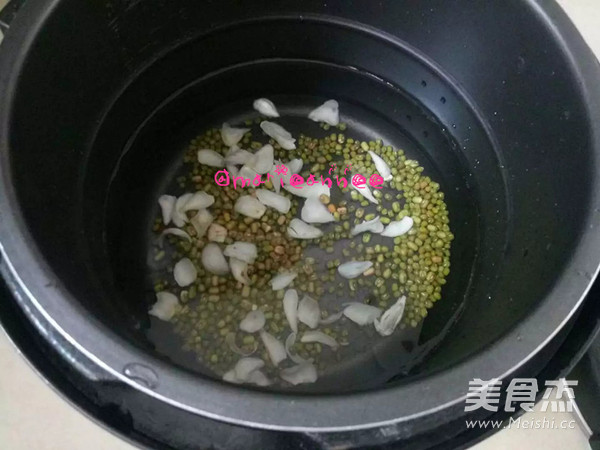 Mung Bean Lily Soup recipe