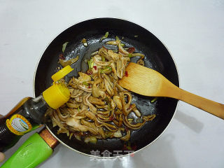 Stir-fried Shredded Tripe with Green Garlic recipe