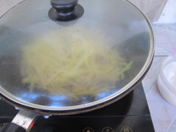 Stir-fried Shredded Potatoes with Shredded Pork and Shrimp Skin recipe