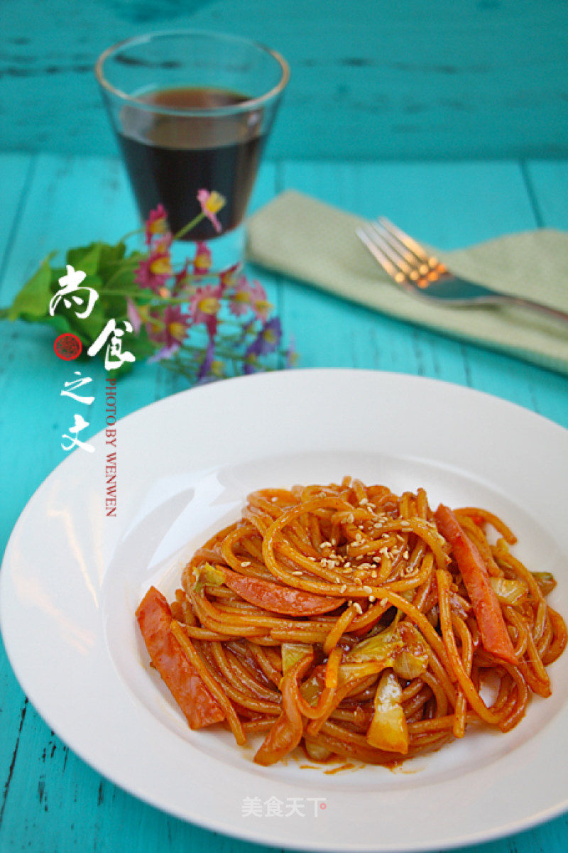 Spaghetti with Korean Spicy Sauce and Cabbage