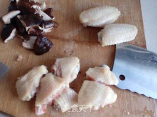 Braised Chicken Wings with Chestnuts recipe