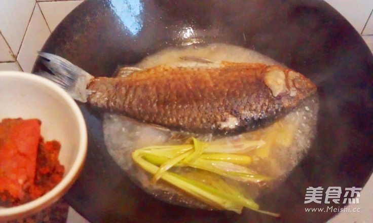 Spicy Roasted Crucian Carp recipe