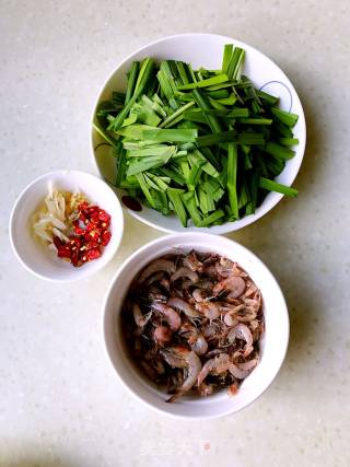 Stir-fried River Prawns with Leek recipe