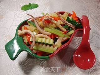 Refreshing Small Cold Dish---------【squid Mixed with Scallion Oil and Seasonal Vegetables】 recipe