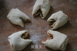 Cantonese Chinese New Year Appetizers Made with Flour——【hand-rolled When You Get Rich】 recipe