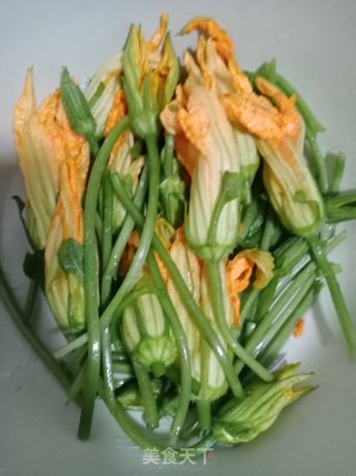 Fried Pumpkin Flowers recipe