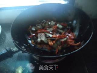 Stir-fried Rice Noodle Meat with Red Pepper recipe