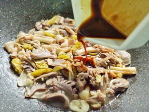 Spicy Stir-fried Duck with Oyster Sauce recipe