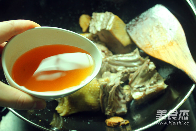 Supor Chinese Pottery Red Mushroom and Old Duck Soup recipe