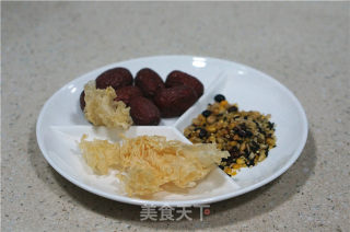 White Fungus, Red Dates, Wolfberry Porridge recipe