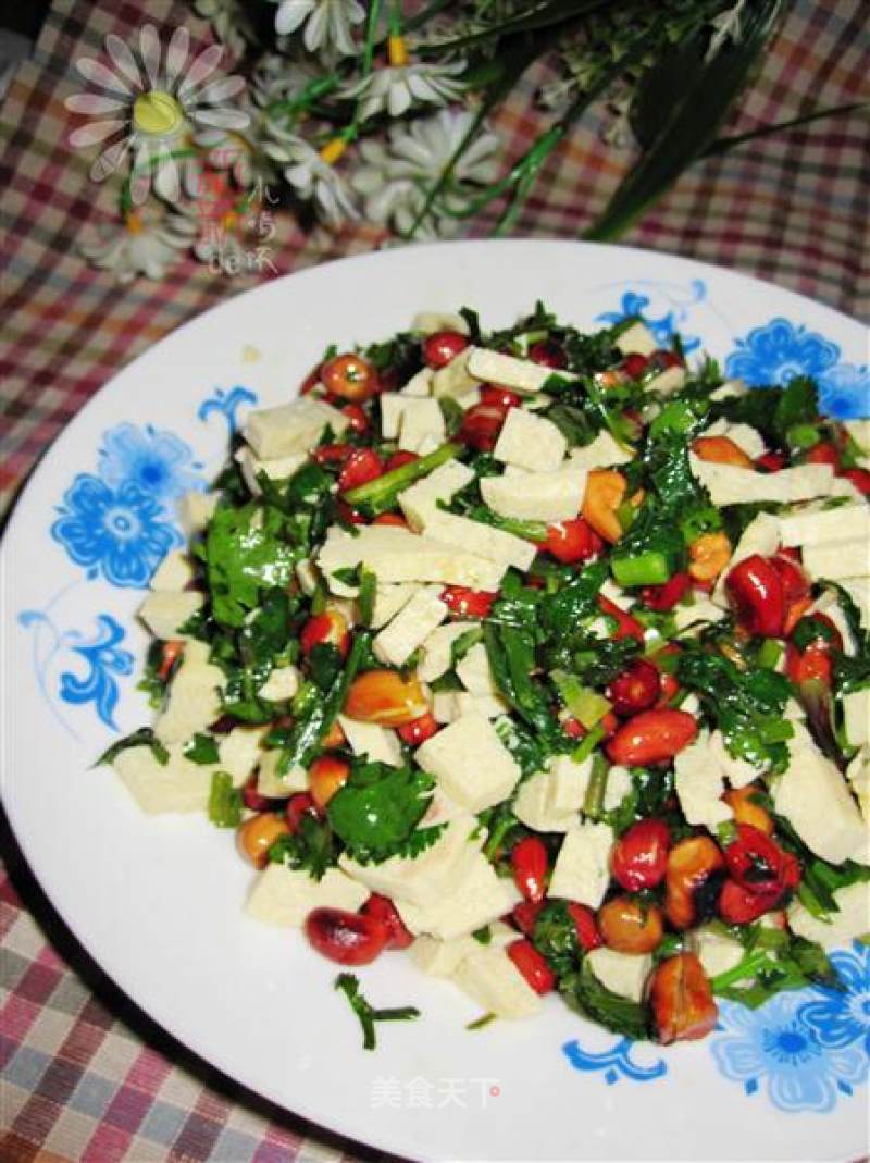 Stir-fried Peanuts with Cilantro and Dried Tofu recipe