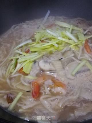 Prawn Noodles with Bamboo Shoots and Straw Mushroom recipe