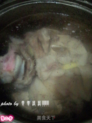 Lotus Root Cuttlefish Big Bone Soup recipe