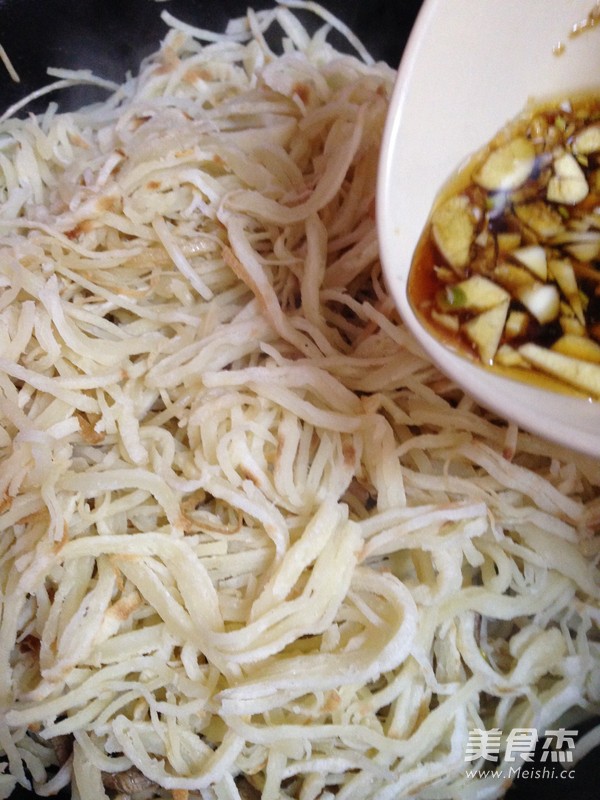 Fried Pork with Bean Sprouts recipe