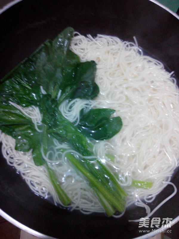 Spinach Noodles with Shredded Pork recipe